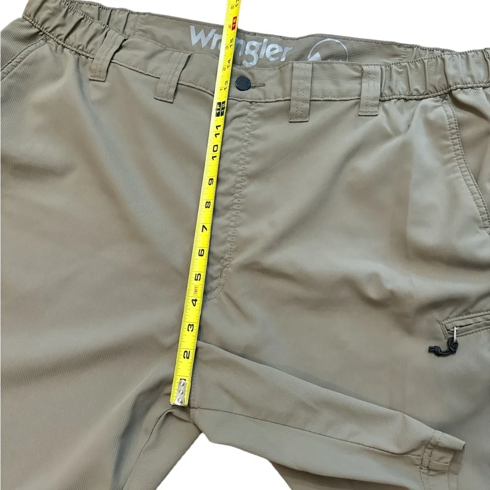 Wrangler Men’s Shorts Size 44 Tan Chino Bermuda Hike Outdoor Workwear Pockets - Picture 5 of 9
